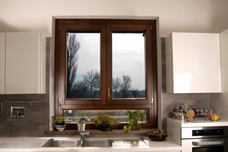 infisso con sopraluce inferiore