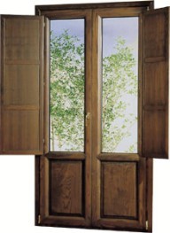 porta balcone con scuri